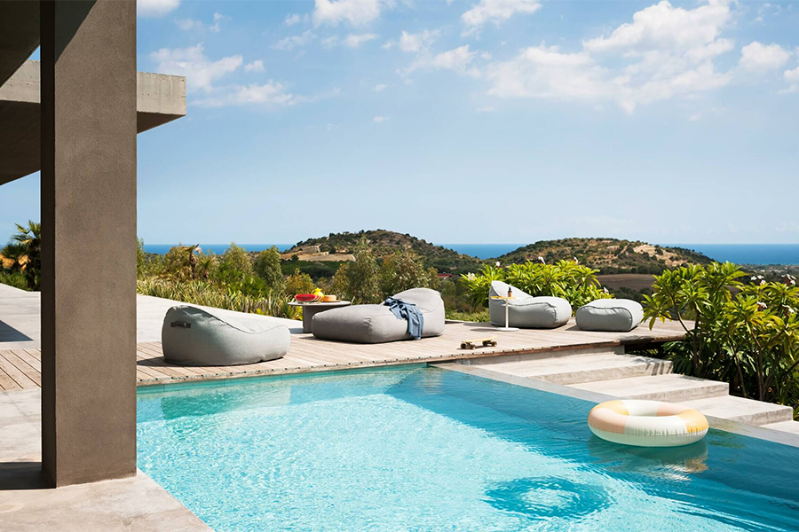 5 Best Tips to Organize your poolside area with Outdoor Furniture